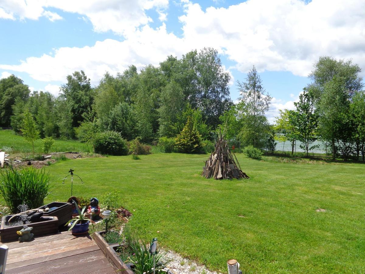 Barrierefreies Zimmer Im Blockhaus Mit Sauna Am See Soyen Exterior photo