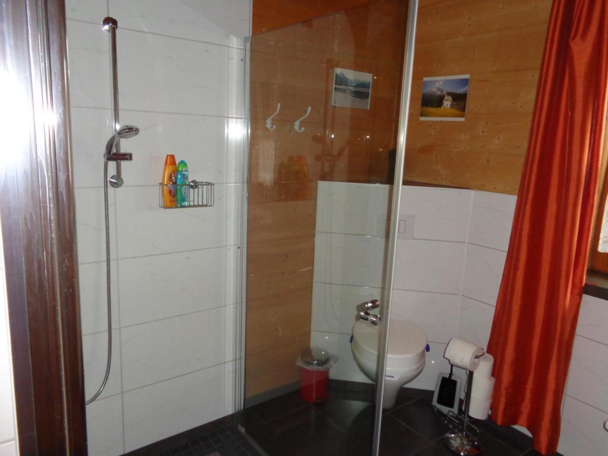 Barrierefreies Zimmer Im Blockhaus Mit Sauna Am See Soyen Exterior photo
