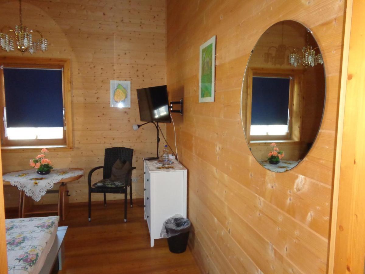 Barrierefreies Zimmer Im Blockhaus Mit Sauna Am See Soyen Exterior photo