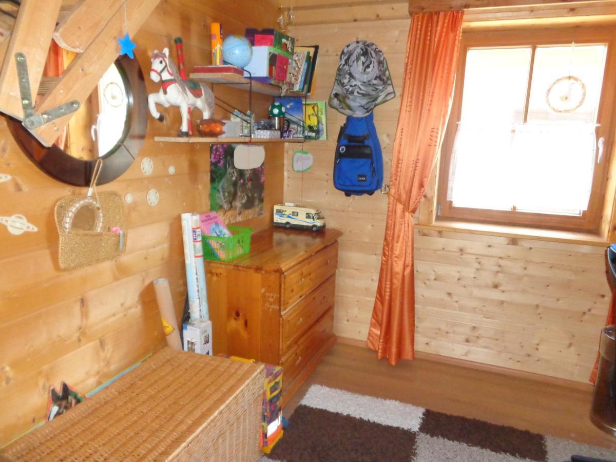 Barrierefreies Zimmer Im Blockhaus Mit Sauna Am See Soyen Exterior photo